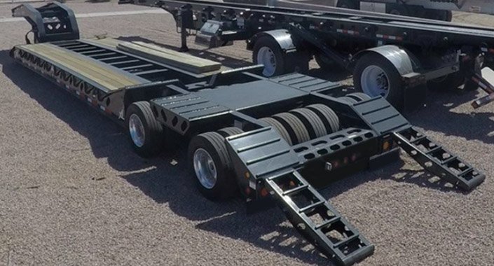 Expandable lowboy trailer